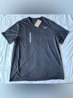 Nike Black Short Sleeve Dri-FIT Training Tee with White Swoosh Size XL.